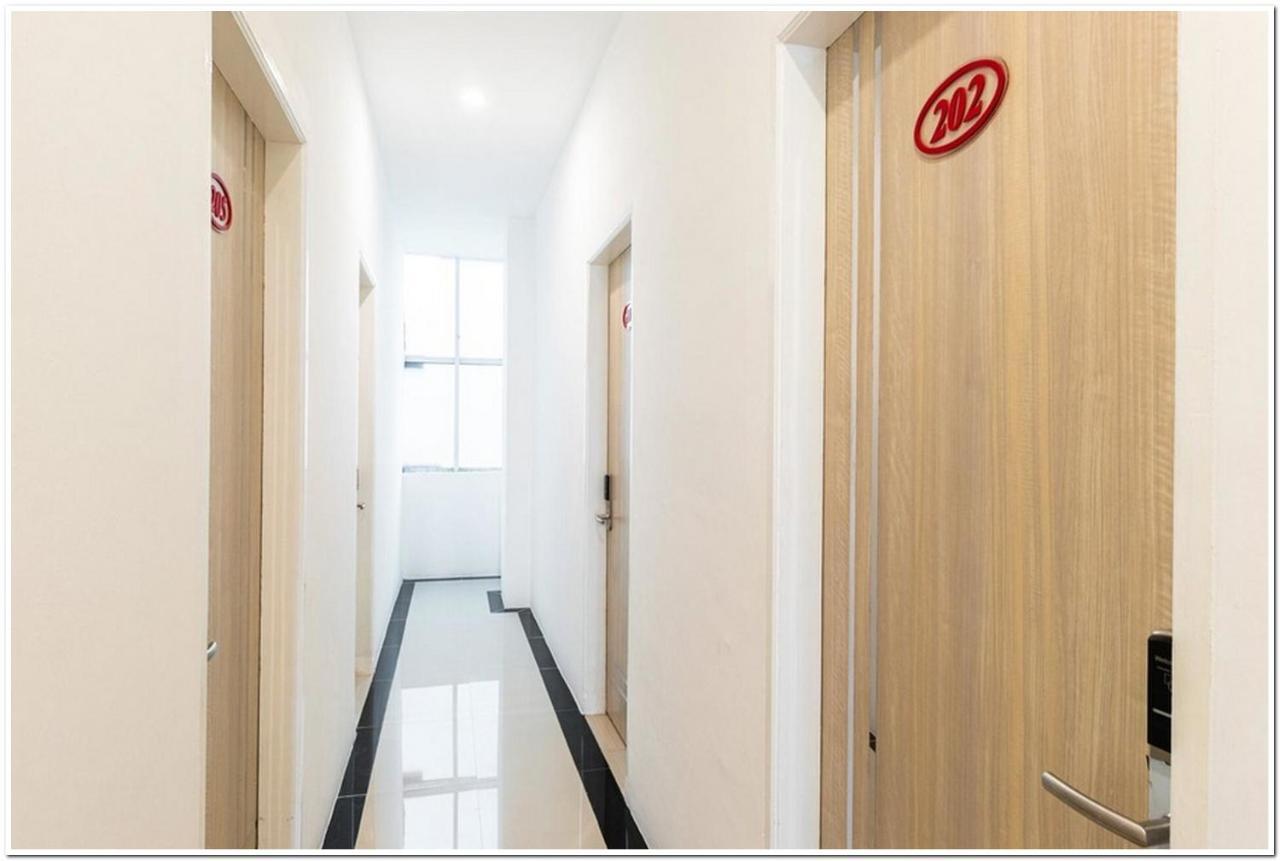 Reddoorz Plus @ Centrium Katamso Medan Kültér fotó