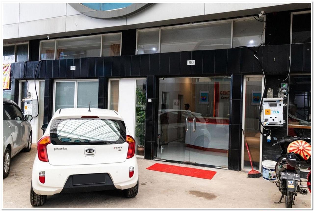 Reddoorz Plus @ Centrium Katamso Medan Kültér fotó