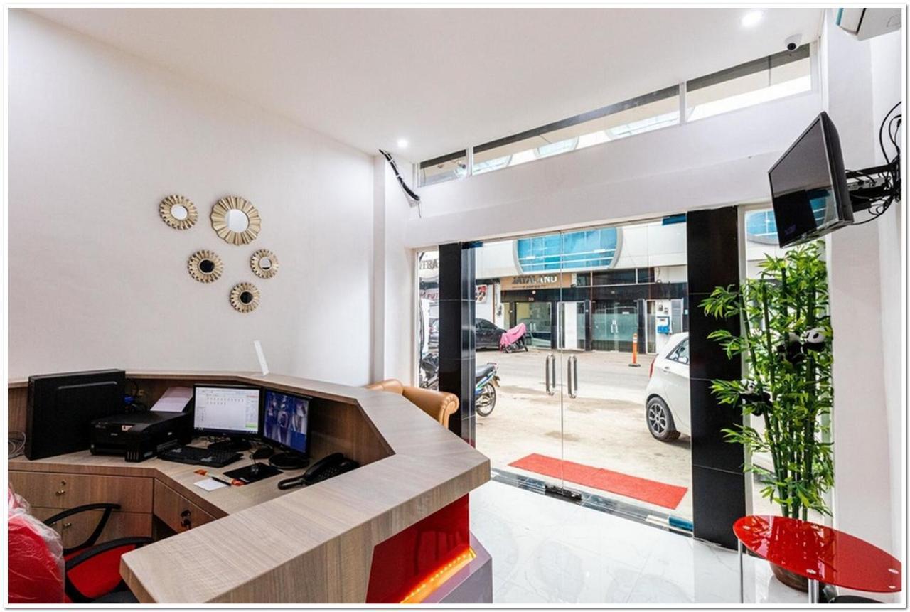 Reddoorz Plus @ Centrium Katamso Medan Kültér fotó