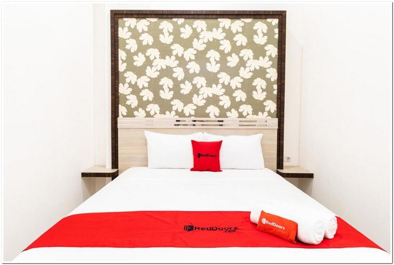 Reddoorz Plus @ Centrium Katamso Medan Kültér fotó