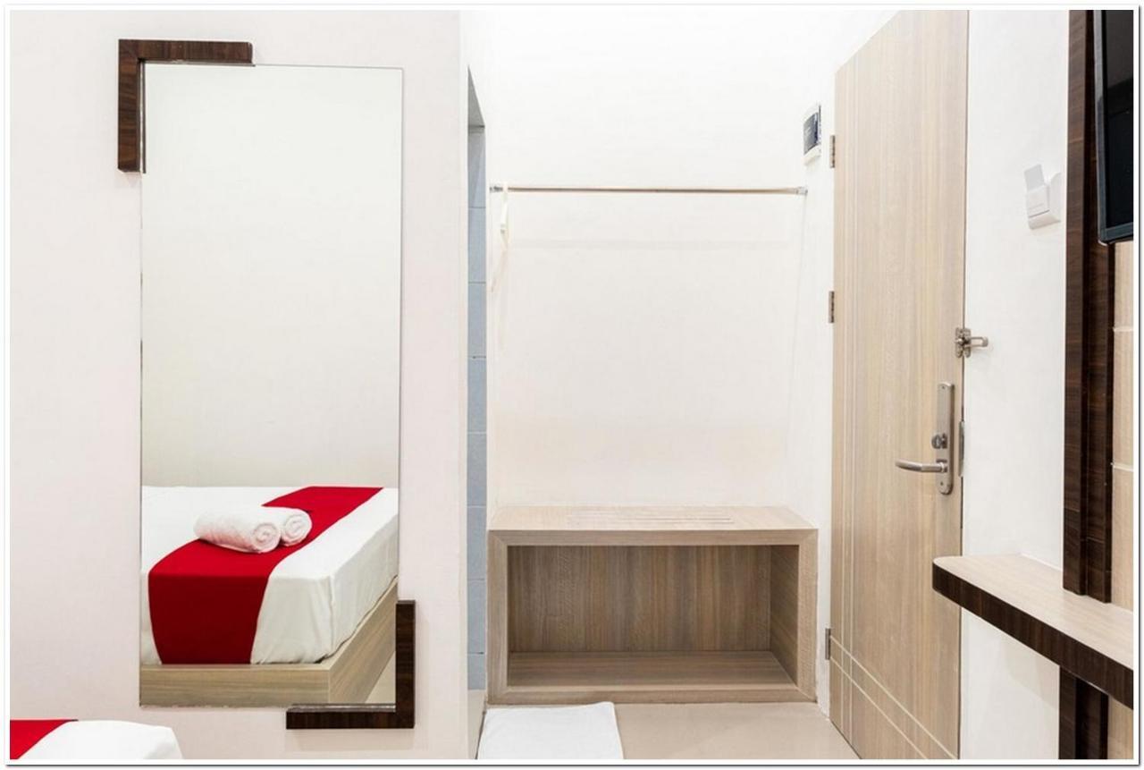 Reddoorz Plus @ Centrium Katamso Medan Kültér fotó
