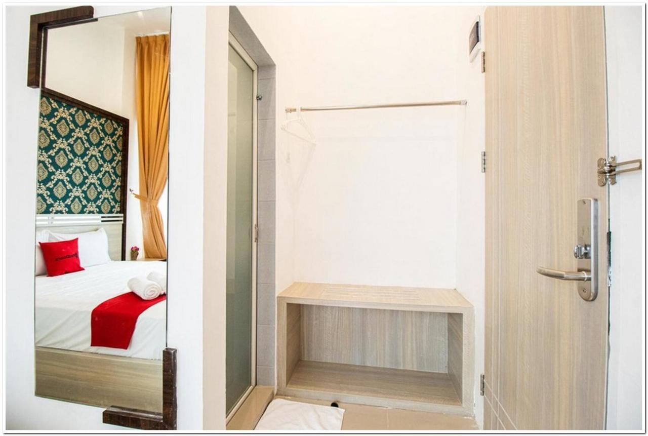 Reddoorz Plus @ Centrium Katamso Medan Kültér fotó
